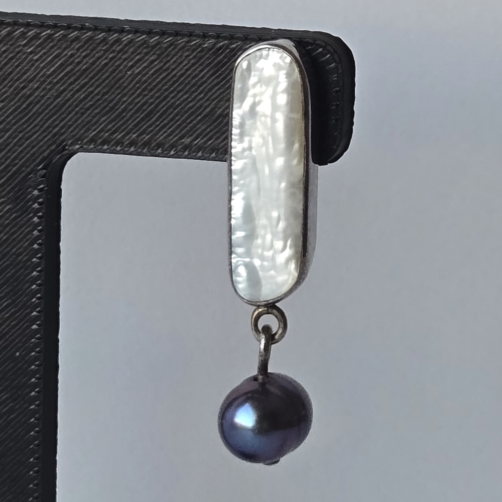 VTG Baroque Mother of Pearl & Black Pearl Drop Earrings, Posts - DTR 925 China